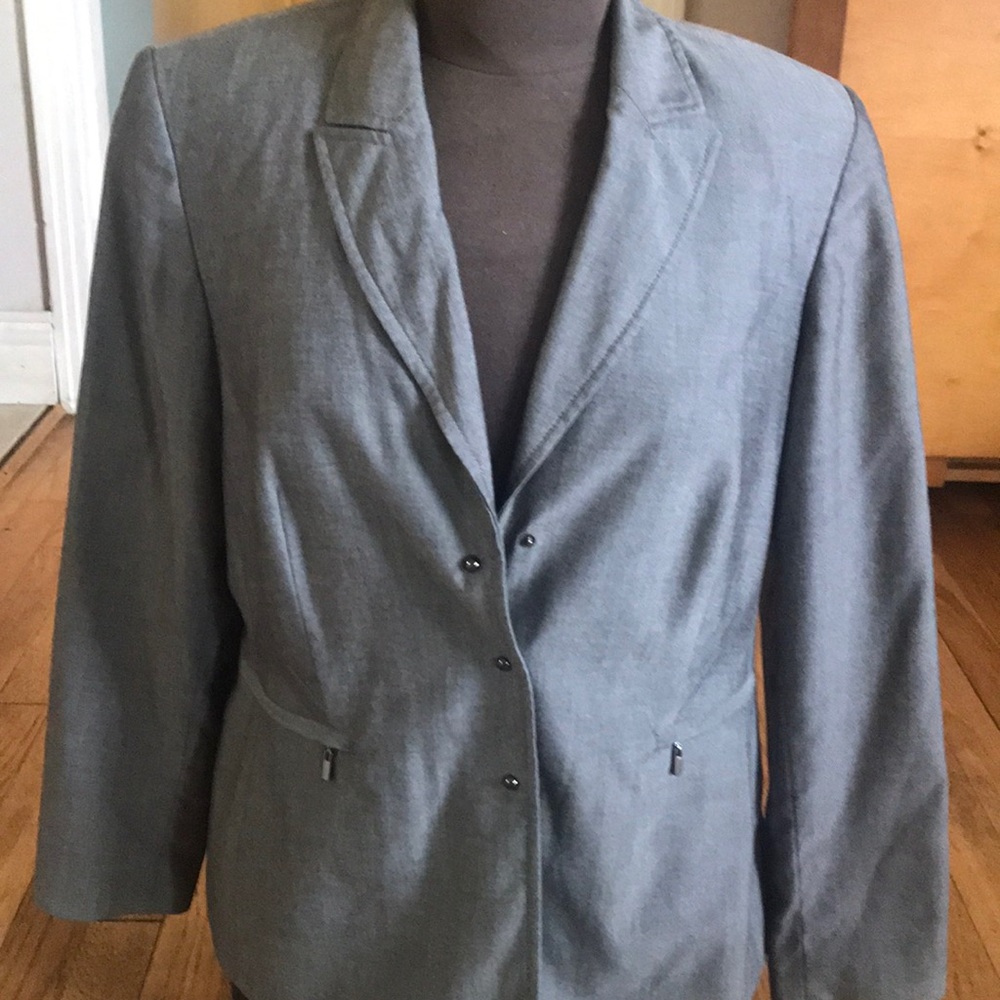 Dress barb pant suit size 10 gray worn once